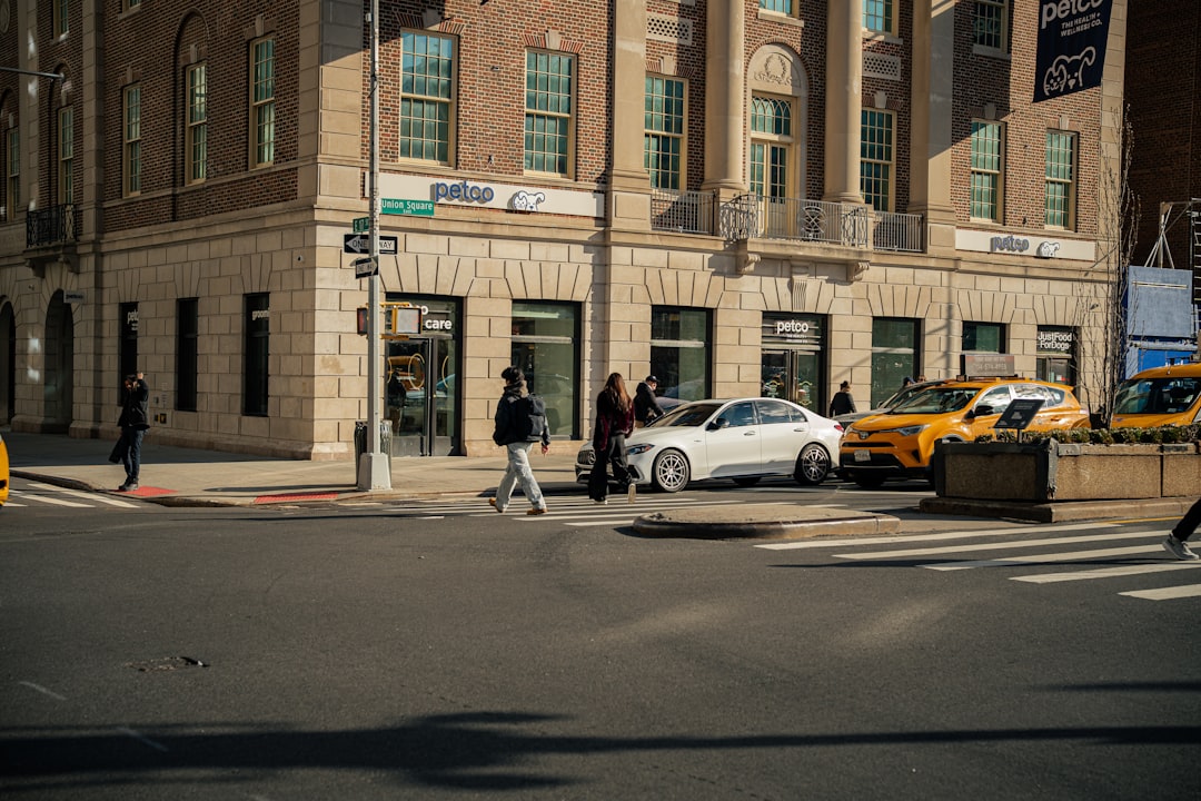 Jak zgłosić nielegalne parkowanie w swojej dzielnicy?